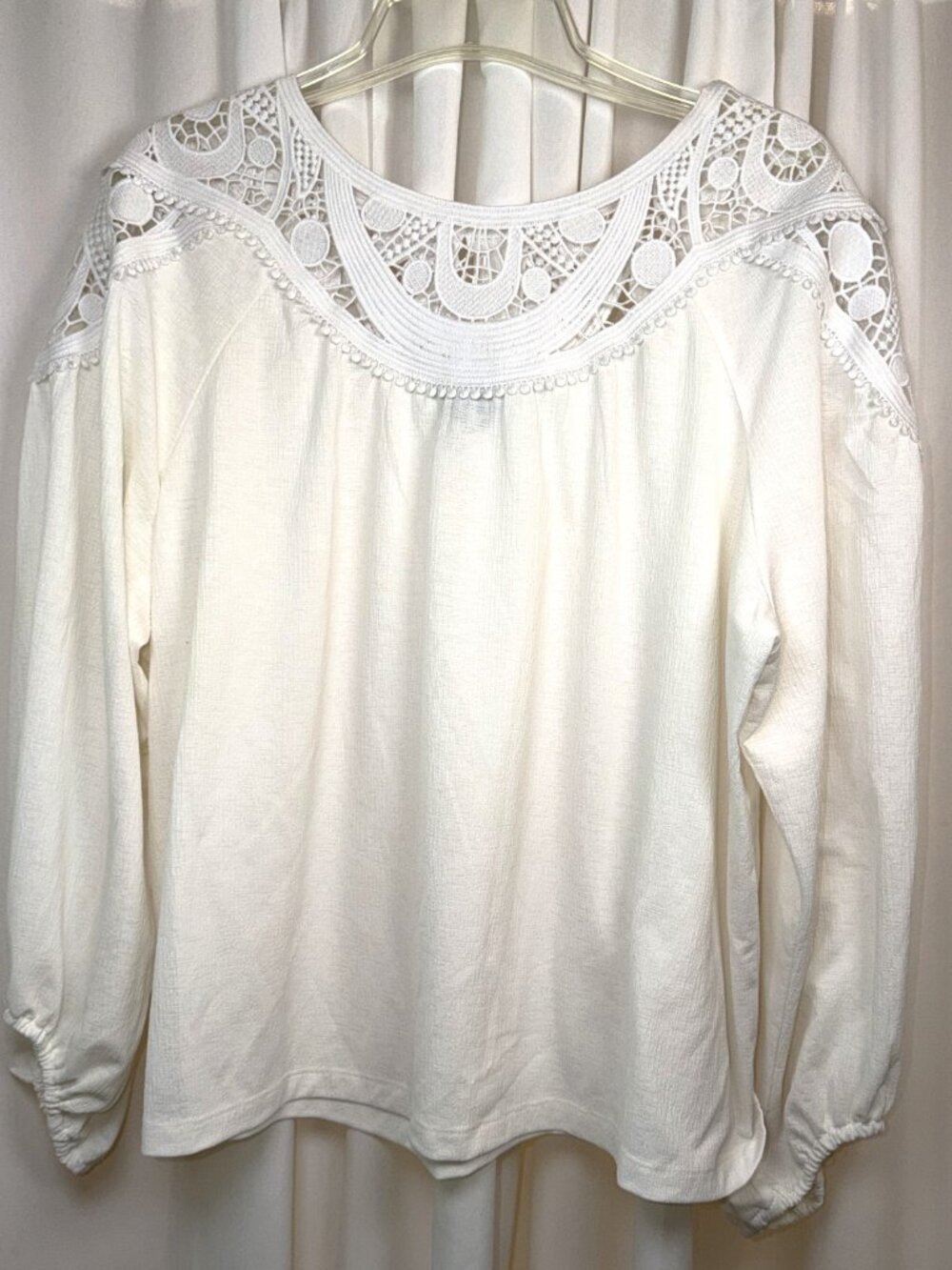 Women's Ann Taylor White Long Sleeve Top w/Boho Lace Cut-Out Neckline Size Large